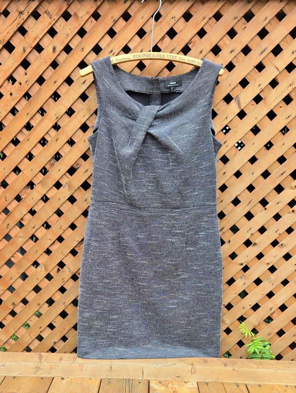 Chic Sleeveless Twist-Front Sheath Dress - Gray